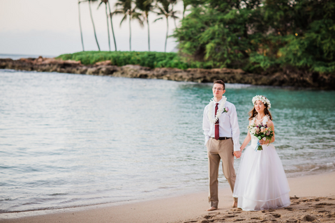 Paradise Cove | Oahu | Hawaii Beach Weddings & Elopements | Married with Aloha, LLC