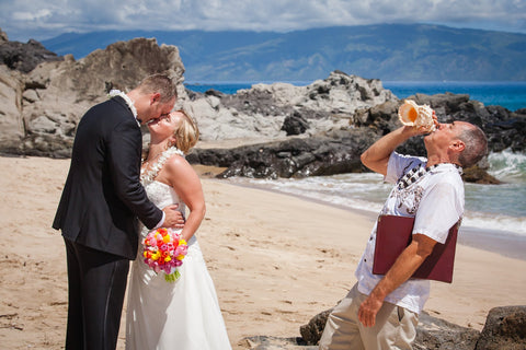 🌺 Oneloa Bay | West Maui | Hawaii Beach Weddings & Elopements | Married with Aloha, LLC